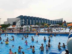 
				莱恩斯游乐给大家一个水上夏天