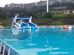 
				游泳池水变色的解决方法