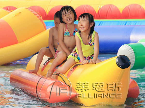 移动水上乐园让儿童开启亲水游乐模式
