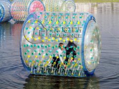 水上滚筒组合充气水池体验水上行走乐趣
