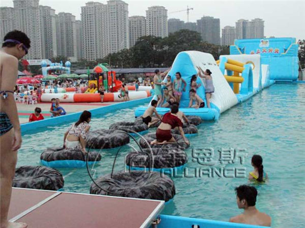 水上冲关设备