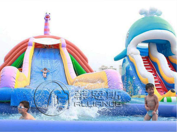 充气式水上乐园