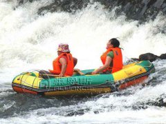 充气漂流船让你安全体验水上激流