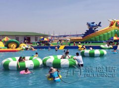 移动水世界在搅动夏季水上游乐市场