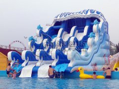 多滑道充气水上滑梯扩大水上乐园互动趣味
