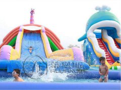 玻璃钢与充气式水上游乐园设备安全性对比