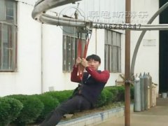 轨道式滑索装置具备较强低空滑行穿越乐趣