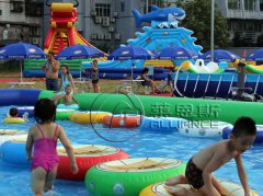 充气水上乐园设备如何维护和保养