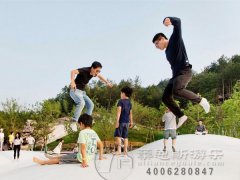 云朵蹦床集景观、游乐、健身和休闲于一体