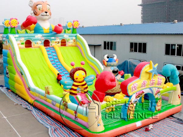 				什么样的充气蹦蹦床更受孩子欢迎